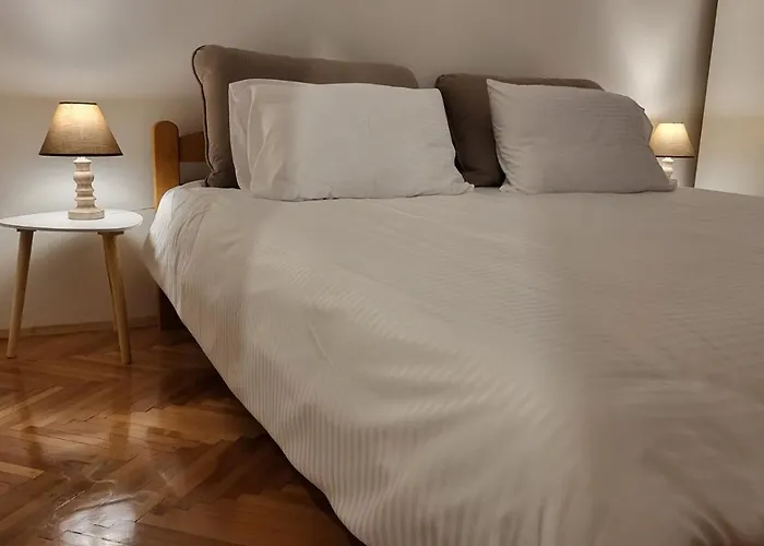 Central Cozy Apartment At Gastro District