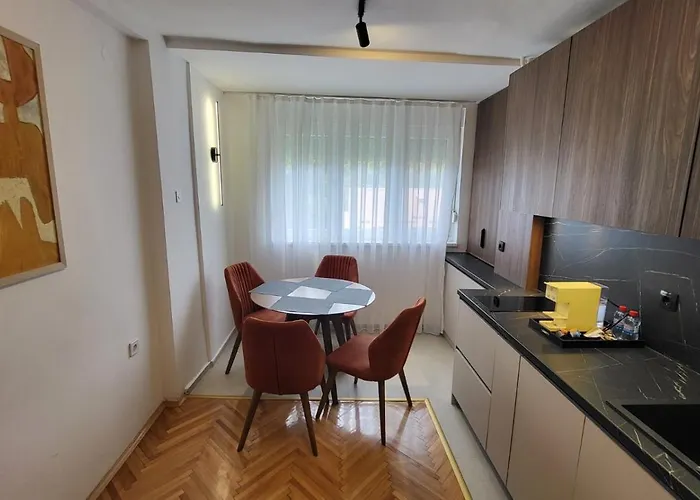 Central Cozy Apartment At Gastro District